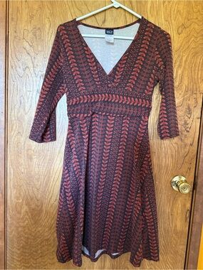 Patagonia W’s brown & rust botanical Patterned V-Neck Dress